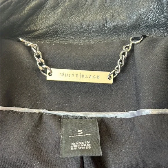 Elegant Black Women's Leather Jacket - Picture 5 of 10